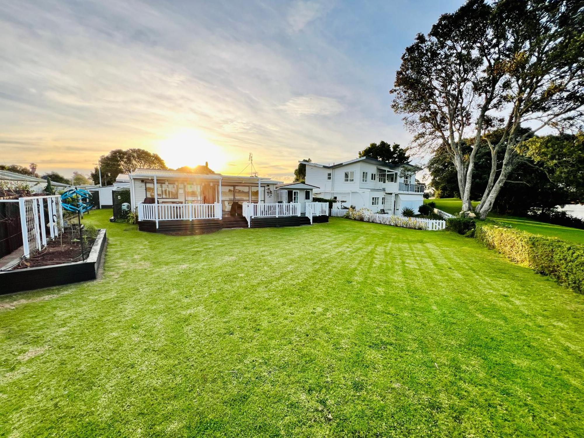 Monarch Cottage On The Estuary Athenree Exterior photo